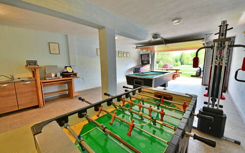 Lana: Room, Property, Interior Design, Building, Ceiling, House, Furniture, Real Estate, Table, Architecture