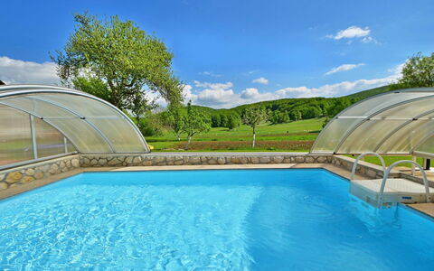 Lana: Swimming Pool, Property, Leisure, Real Estate, Water, House, Resort, Building, Vacation, Estate