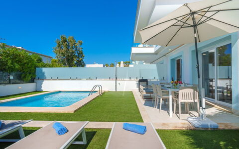 Villa del Lago 4: Property, Building, Sky, Window, Plant, Shade, Interior Design, Urban Design, Chair, Swimming Pool