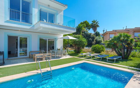 Villa del Lago 4: Plant, Water, Property, Building, Window, Sky, Azure, Blue, Swimming Pool, Tree
