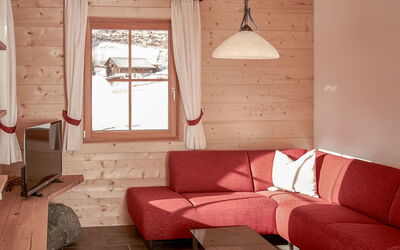 Glockner 100.1: Room, Furniture, Property, Interior Design, Living Room, Red, House, Building, Table, Home