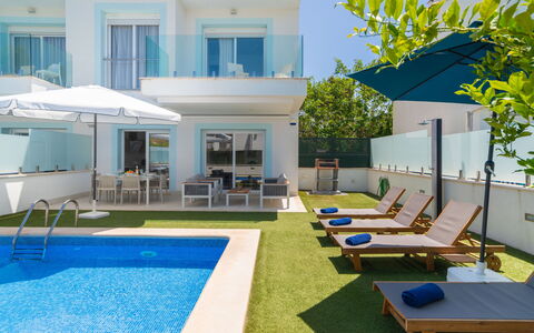 Teresa Beach 2: Blue, Swimming Pool, Resort, Outdoor Furniture, Leisure, Sunlounger, Villa, Hotel, Resort Town, Balcony