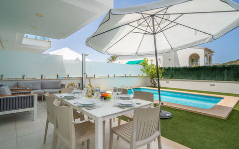 Teresa Beach 1: Flooring, Furniture, Floor, Chair, Resort, Houseplant, Design, Kitchen, Tile, Countertop