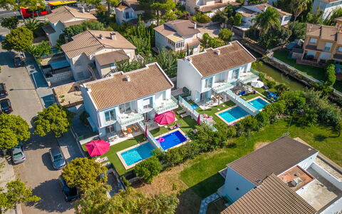 Teresa Beach 1: Building, Property, Plant, Window, Tree, House, Land Lot, Urban Design, Vegetation, Neighbourhood