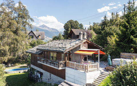 Chalet Mayens: Cloud, Plant, Sky, Building, Tree, Window, Wood, Urban Design, Leisure, Residential Area