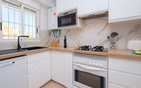 Garduix: Countertop, Cabinetry, Property, Sink, Window, Kitchen Sink, Tap, Kitchen Stove, Kitchen, Wood