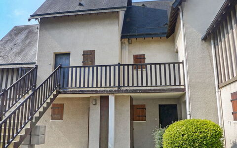 Cabourg 274: Property, Plant, Window, Building, Sky, House, Neighbourhood, Wood, Residential Area, Cottage