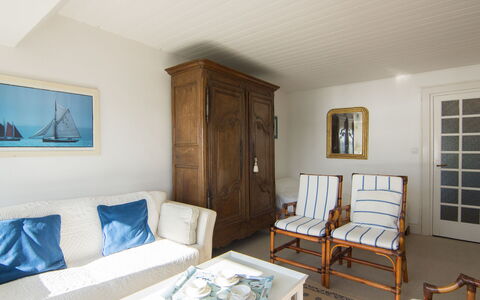 Le Beauvoir Rose: Picture Frame, Furniture, Couch, Table, Comfort, Building, Wood, Floor, Interior Design, Flooring