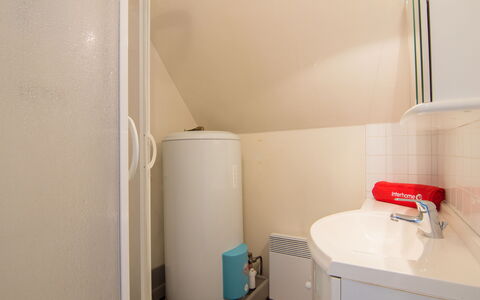 Le Beauvoir Rose: Building, Floor, Interior Design, Flooring, House, Bathroom, Bathroom Accessory, Room