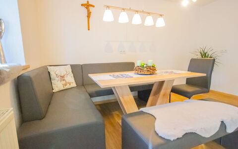 Wenns 190: Room, Property, Furniture, Interior Design, Table, Dining Room, Building, Wall, Real Estate, House