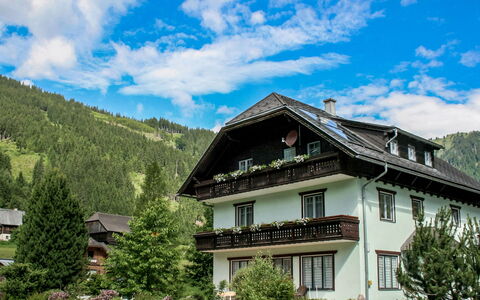 Irdning - Donnersbachtal 10: Cloud, Sky, Plant, Window, Building, Nature, Blue, Tree, Natural Landscape, House