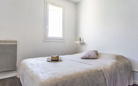 Les Raisins D'Or: Bedroom, Wall, Bed, Bed Sheet, Wood, Bedding, Floor, Flooring, Linens, Interior Design
