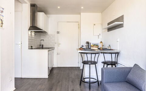 Les Raisins D'Or: Flooring, Interior Design, Apartment, Furniture, Floor, Ceiling, Kitchen, Room, Countertop, Chair