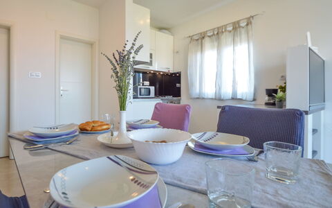 Brodarica 122: Table, Tableware, Furniture, Property, Dishware, Interior Design, Picture Frame, Chair, Plate, Wood