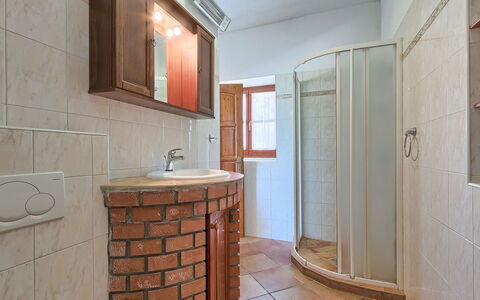 Panorama 2: Room, Property, Bathroom, Floor, Tile, Building, Interior Design, Real Estate, Architecture, House