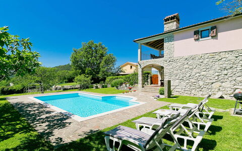 Panorama 2: Property, House, Building, Swimming Pool, Real Estate, Estate, Villa, Grass, Vacation, Home