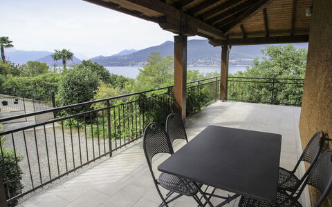 Rossella: Property, House, Building, Real Estate, Porch, Room, Home, Patio, Balcony, Tree
