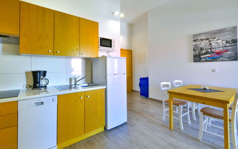 Accommodation:&nbsp;Val 103.5