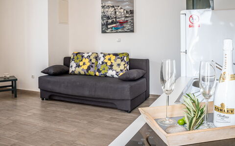Accommodation:&nbsp;Val 103.4