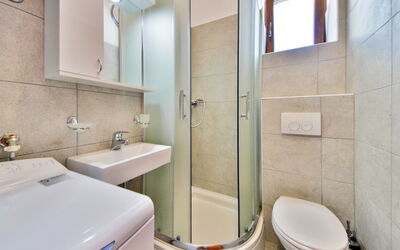 Accommodation:&nbsp;Val 103.2