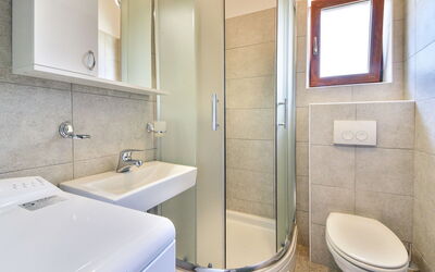 Accommodation:&nbsp;Val 103.4