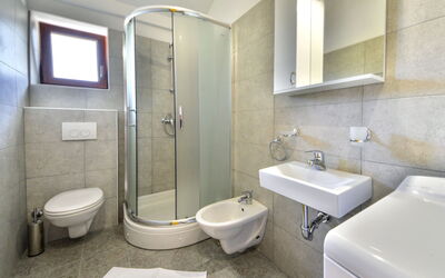 Accommodation:&nbsp;Val 103.5