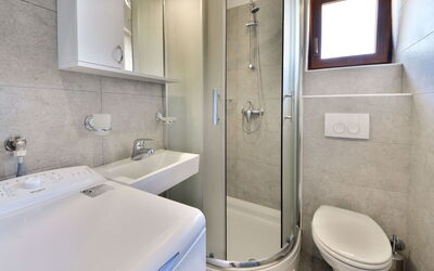 Accommodation:&nbsp;Val 103.6