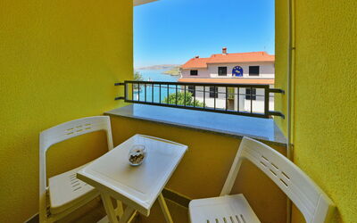 Accommodation:&nbsp;Val 103.5