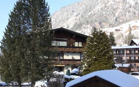 Bad Hofgastein 120: Snow, Winter, Property, Mountain, Tree, Mountain Village, Alps, Mountain Range, Roof, Hill Station
