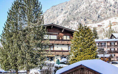 Bad Hofgastein 120: Snow, Sky, Building, Mountain, Window, Nature, House, Larch, Tree, Slope
