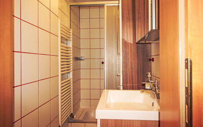 Accommodation:&nbsp;Sidney 120.3