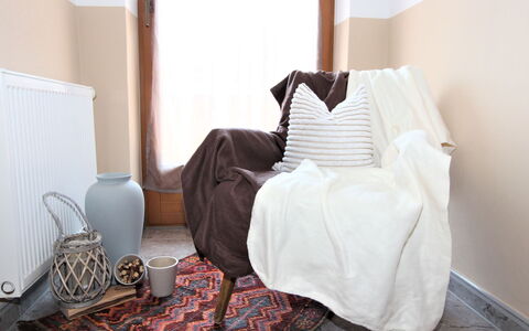 Aschau im Zillertal 490: Comfort, Building, Wood, Interior Design, Floor, House, Flooring, Hardwood, Bed Frame, Living Room
