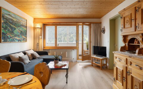 Apartmen Nölly: Furniture, Interior Design, Wood, Ceiling, Room, Flooring, Home, Living Room, Apartment, Floor