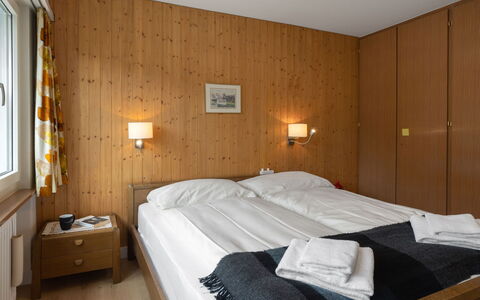 Apartmen Nölly: Furniture, Interior Design, Wood, Flooring, Ceiling, Floor, Bed, Bedroom, Room, Bed Frame