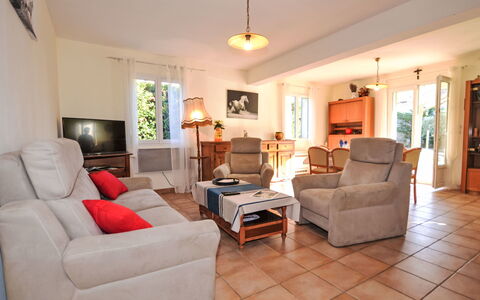 Villa Ballandé: Furniture, Interior Design, Flooring, Couch, Floor, Wood, Ceiling, Room, Living Room, Table