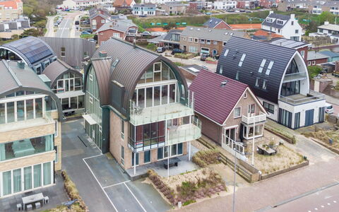 De Zeeparel: Building, Property, Window, Plant, Infrastructure, House, Architecture, Urban Design, Neighbourhood, Residential Area