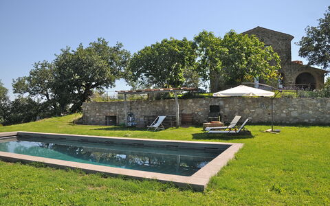 Podere Palazzo: Architecture, Property, House, Tree, Grass, Building, Estate, Home, Plant, Landscape