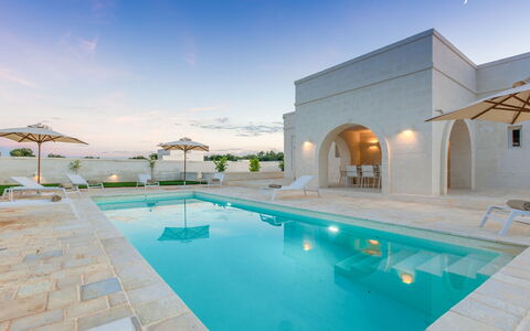 Il Casalino - Corte dei Messapi: Water, Sky, Property, Plant, Building, Swimming Pool, Azure, Interior Design, Window, Leisure