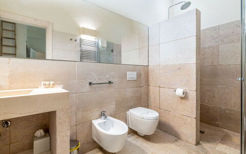 La Residenza - Corte dei Messapi: Mirror, Plumbing Fixture, Property, Building, Sink, Tap, Bathroom, Bathroom Sink, Interior Design, Toilet
