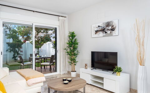 Los Naranjos Singles: Living Room, White, Room, Furniture, Interior Design, Property, Building, House, Coffee Table, Table