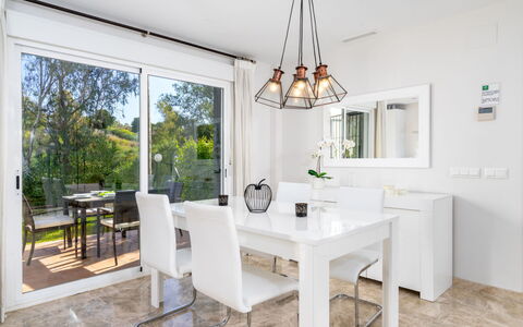 Los Naranjos Singles: Property, Room, Furniture, Dining Room, Interior Design, Table, House, Ceiling, Building, Real Estate
