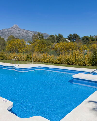 Los Naranjos Singles: Swimming Pool, Property, Water, Leisure, Sky, Real Estate, House, Grass, Tree, Vacation