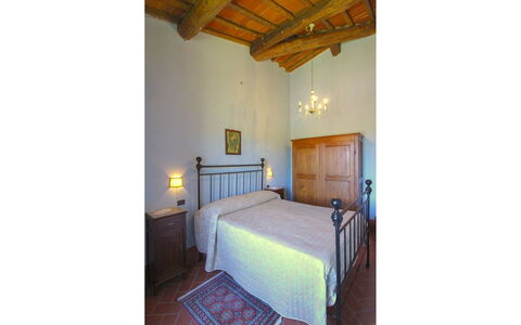Galleria di Brolio: Wall, Flooring, Floor, Room, Ceiling, Bed Frame, Bedroom, Picture Frame, Light Fixture, Hardwood