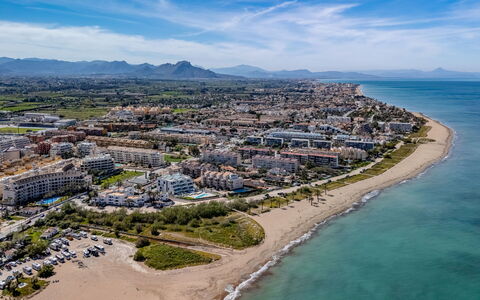 Hipocampo: Blue, Water, Body Of Water, Coast, Horizon, Beach, Sea, Coastal And Oceanic Landforms, Shore, Summer