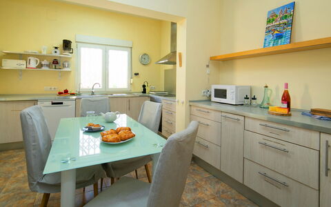 Pedro: Cabinetry, Countertop, Property, Furniture, Kitchen Appliance, Kitchen Sink, Sink, Kitchen, Interior Design, Lighting
