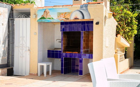 Pedro: Property, Azure, Building, Shade, Residential Area, Real Estate, Facade, Leisure, Road Surface, Tree