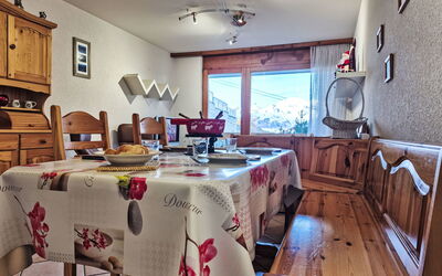Accommodation:&nbsp;Victoria 1C0 379.4