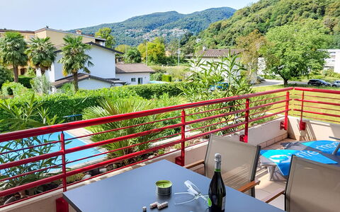Caslano 400: Property, Sky, Building, Table, Plant, Tree, Shade, Fence, Chair, Leisure