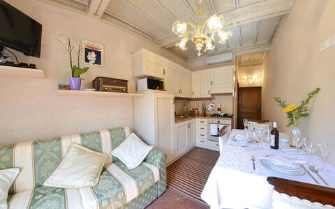 Appartamento Il Teatro: Property, Room, Furniture, Building, Interior Design, Bedroom, Real Estate, House, Table, Ceiling