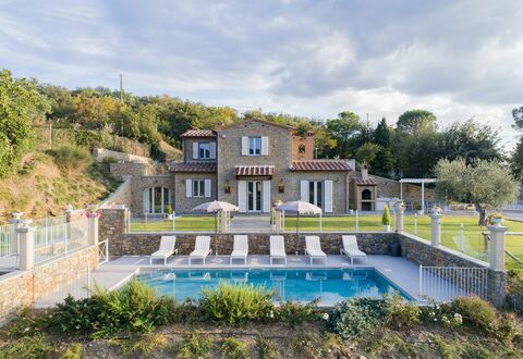 Villa Chiara: Property, House, Building, Home, Estate, Real Estate, Residential Area, Architecture, Villa, Swimming Pool